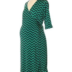A Pea in the Pod super- cute maternity dress